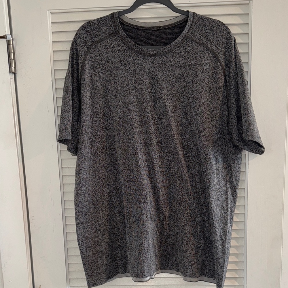 Men’s Lululemon Gray & Black Speckled Athletic Shirt